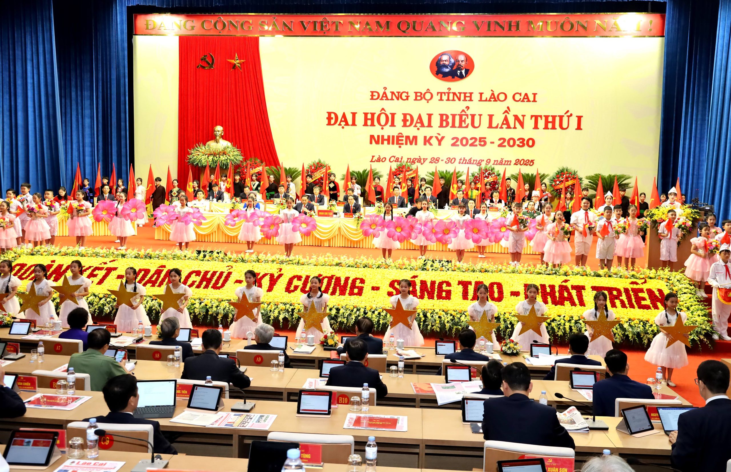 Khai mạc Đại hội đại biểu Đảng bộ tỉnh Lào Cai lần thứ I, nhiệm kỳ 2025 - 2030 8 IMG 6268thieunhichucmung scaled