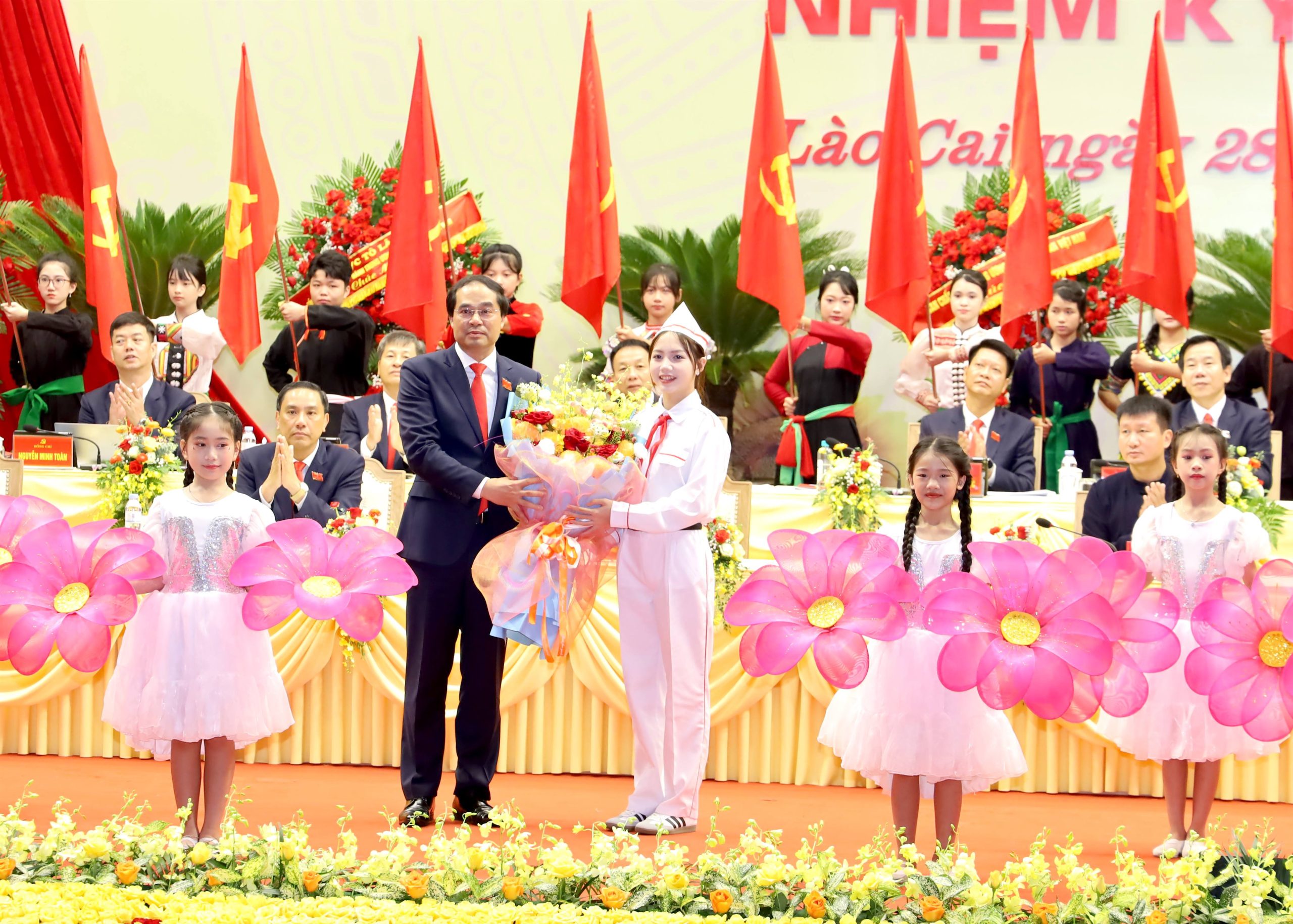 Khai mạc Đại hội đại biểu Đảng bộ tỉnh Lào Cai lần thứ I, nhiệm kỳ 2025 - 2030 9 IMG 6271tanghoadoanchutich scaled
