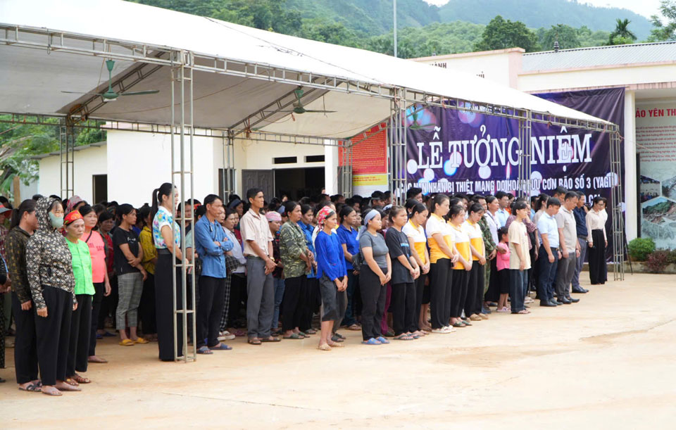 Lễ tưởng niệm 1 năm thảm họa Làng Nủ, 67 nạn nhân được tri ân 2 Lễ tưởng niệm một năm ngày mất của các nạn nhân thôn Làng Nủ. Ảnh: Trọng Điểm