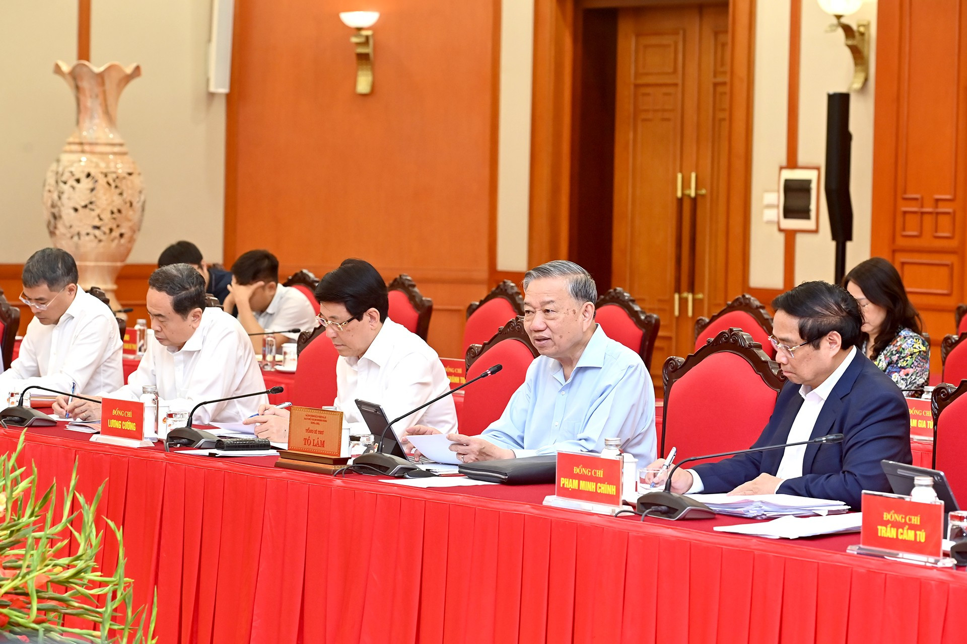 Tổng Bí thư Tô Lâm chủ trì cuộc làm việc của Bộ Chính trị với Ban Thường vụ Đảng ủy Công an Trung ương- Ảnh 6. Tổng Bí thư Tô Lâm chủ trì cuộc làm việc của Bộ Chính trị với Ban Thường vụ Đảng ủy Công an Trung ương- Ảnh 6.