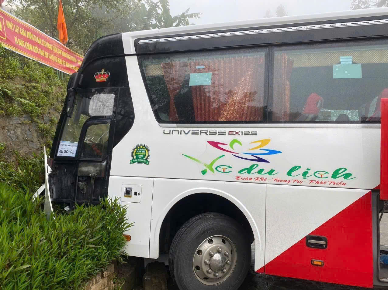 Tai nạn xe khách mất phanh ở Quốc lộ 4D: Tài xế mạo hiểm đâm vào ta luy dương để cứu 36 hành khách 2 b399f657 27bd 4cb0 80a5 b4a21d92068f