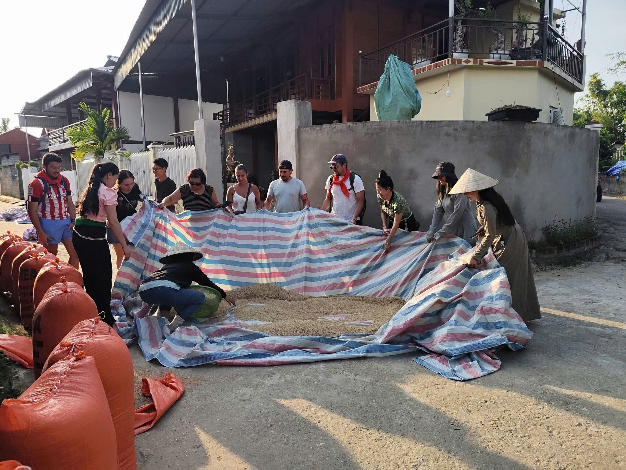 Trải nghiệm nông nghiệp cùng du khách quốc tế – hướng đi mới cho du lịch cộng đồng 3 c23ee57b 23b6 4877 a264 c7a094b6d7ba