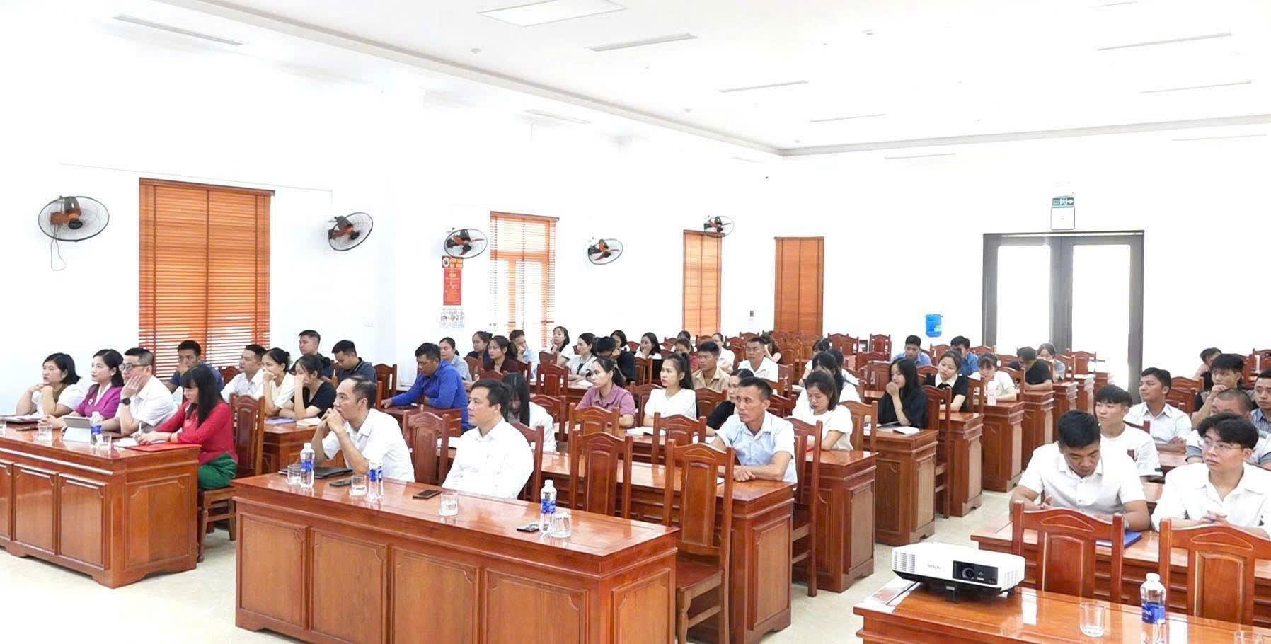 73 quần chúng ưu tú tham gia lớp bồi dưỡng nhận thức về Đảng tại Yên Bình 3 c3435f85 fad7 4dec a1d0 c62405f089cb