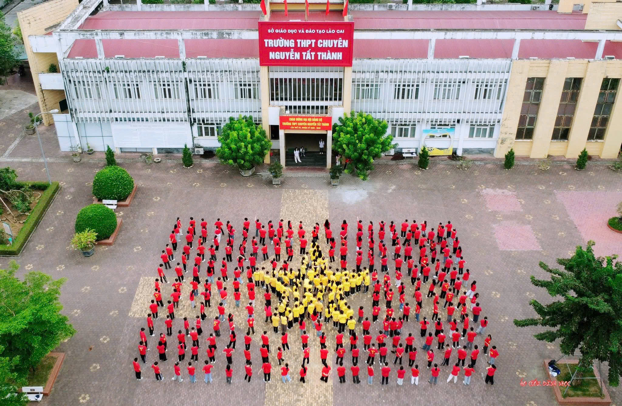 Thầy trò Trường THPT Chuyên Nguyễn Tất Thành rực rỡ hoạt động chào mừng 80 năm Quốc khánh 9 ce41a66e 10b9 4222 ac7a 59ea56489c1c