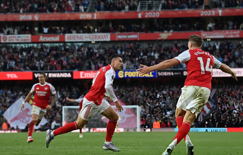 Arsenal thoát thua ngoạn mục trước Man City nhờ bàn gỡ phút bù giờ 2 Martinelli khiến cầu trường Emirates vỡ òa với bàn thắng quân bình tỷ số 1-1 (Ảnh: Premier League).