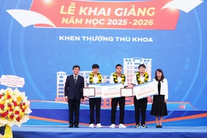 e3b70ac0407e4b52bfdc1459cff66c3c khen thuong.jpg