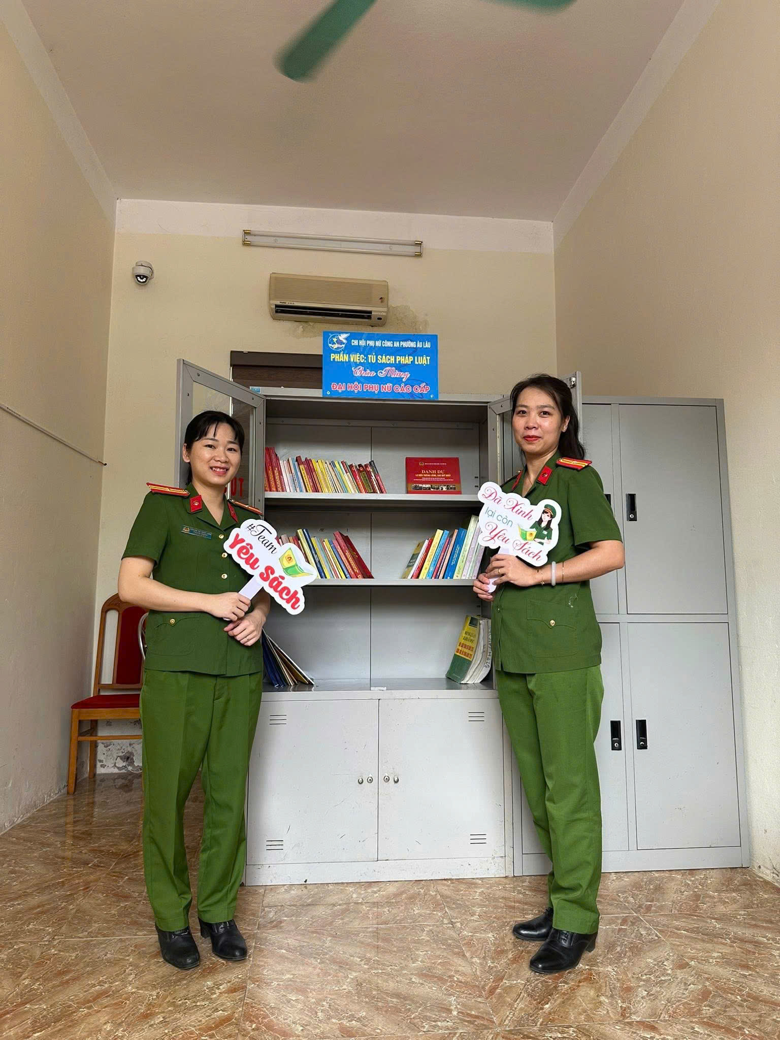 Công an phường Âu Lâu ra mắt “Tủ sách pháp luật” lan tỏa văn hóa học tập và làm theo luật 7 f4d35cf4 2248 4d80 9bf0 4242d56f38af