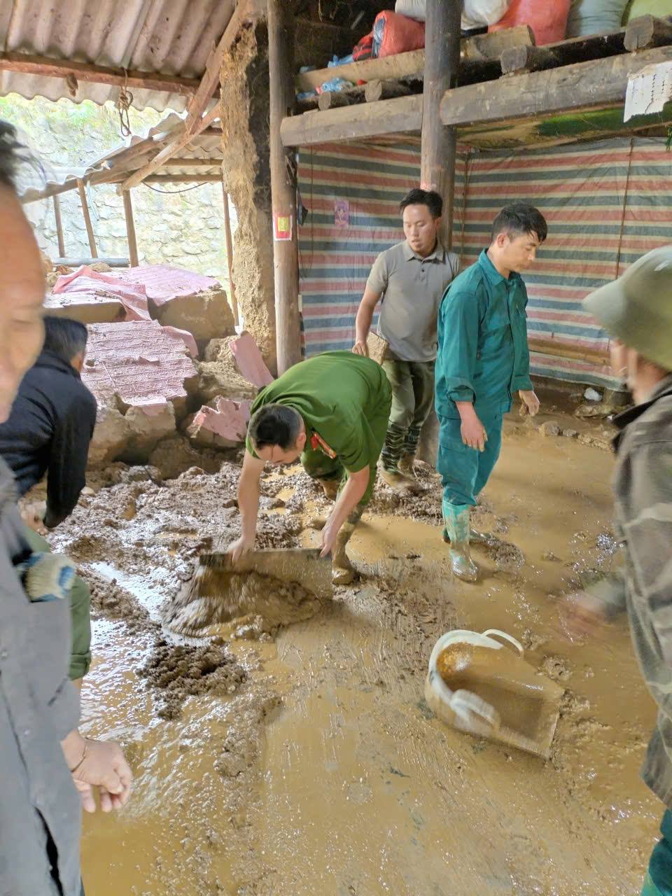 Mưa dông gây thiệt hại hàng trăm triệu đồng (ảnh công an xã Si Ma Cai).