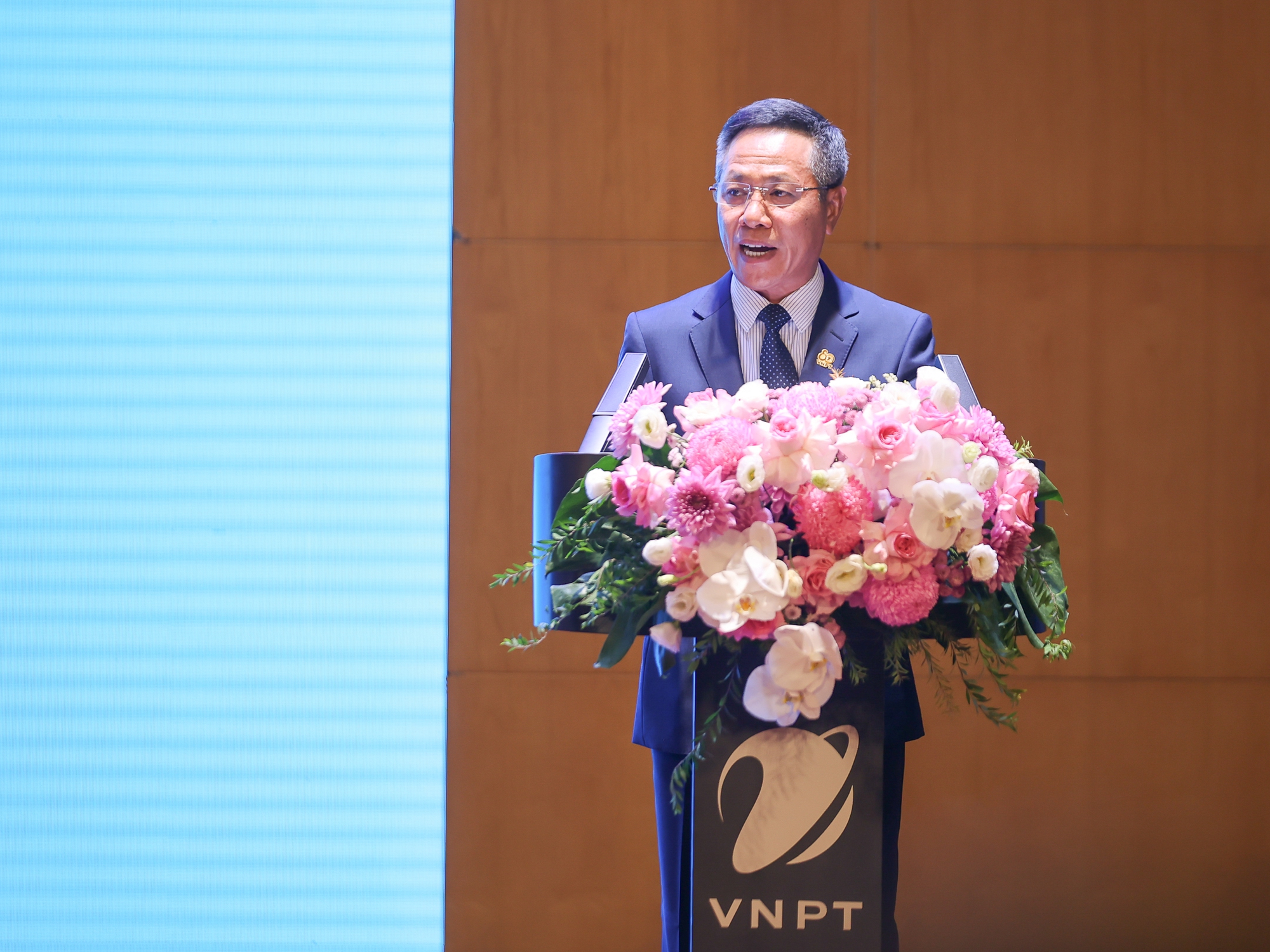 Thủ tướng: VNPT tiếp tục phát huy truyền thống đổi mới sáng tạo, dám nghĩ dám làm- Ảnh 2. Thủ tướng: VNPT tiếp tục phát huy truyền thống đổi mới sáng tạo, dám nghĩ dám làm- Ảnh 2.