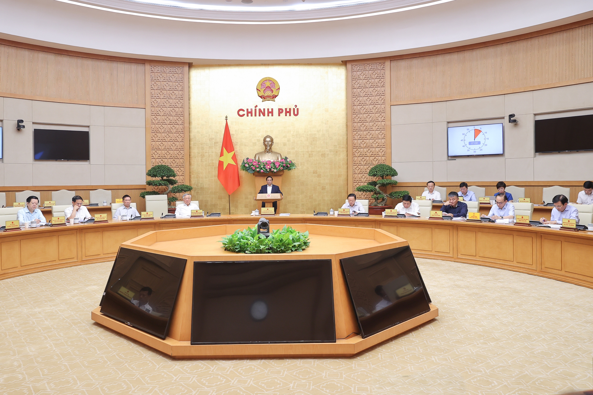 Thủ tướng yêu cầu quán triệt '6 tăng cường' trong xây dựng, hoàn thiện pháp luật- Ảnh 2.
