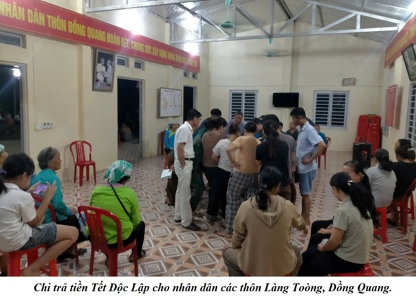 Bát Xát chi hơn 2,6 tỷ đồng trao quà Quốc khánh 2/9 đến người dân 4 Chi trả tiền Tết Độc Lập cho nhân dân các thôn Làng Toòng, Đồng Quang. (Ảnh truyền thông khu vực Bát Xát)