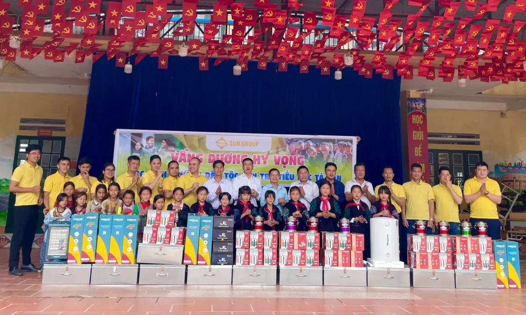 Trái tim thiện nguyện thắp sáng núi rừng Lào Cai 5 z7005803990131 8a3314a5a982304cad09d3ac10d5f1c8