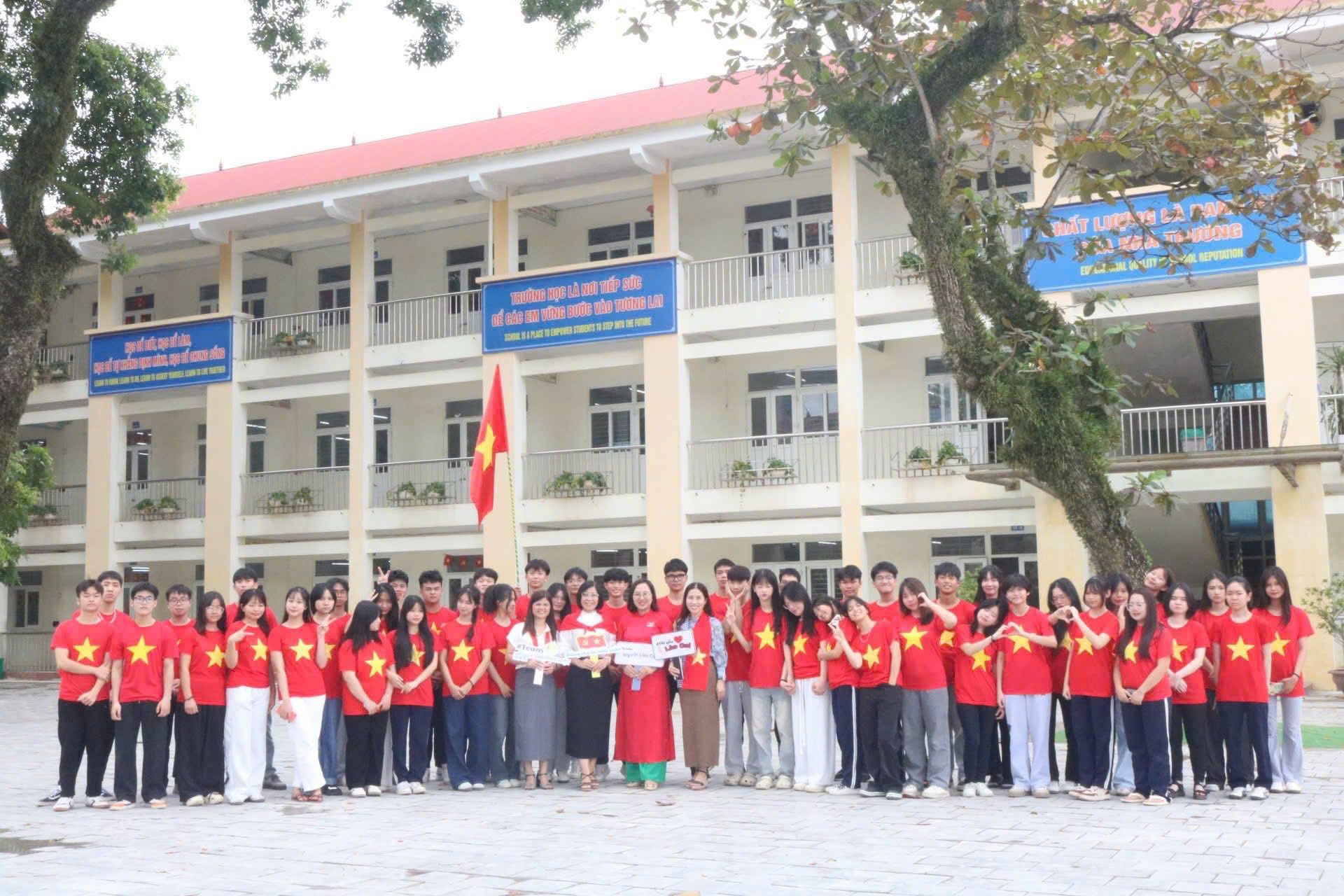 Học sinh THPT Lý Thường Kiệt sôi nổi tìm hiểu lịch sử Đảng bộ tỉnh Lào Cai 5 z7055200675631 8553a1114f983202559e5c83b42ed260