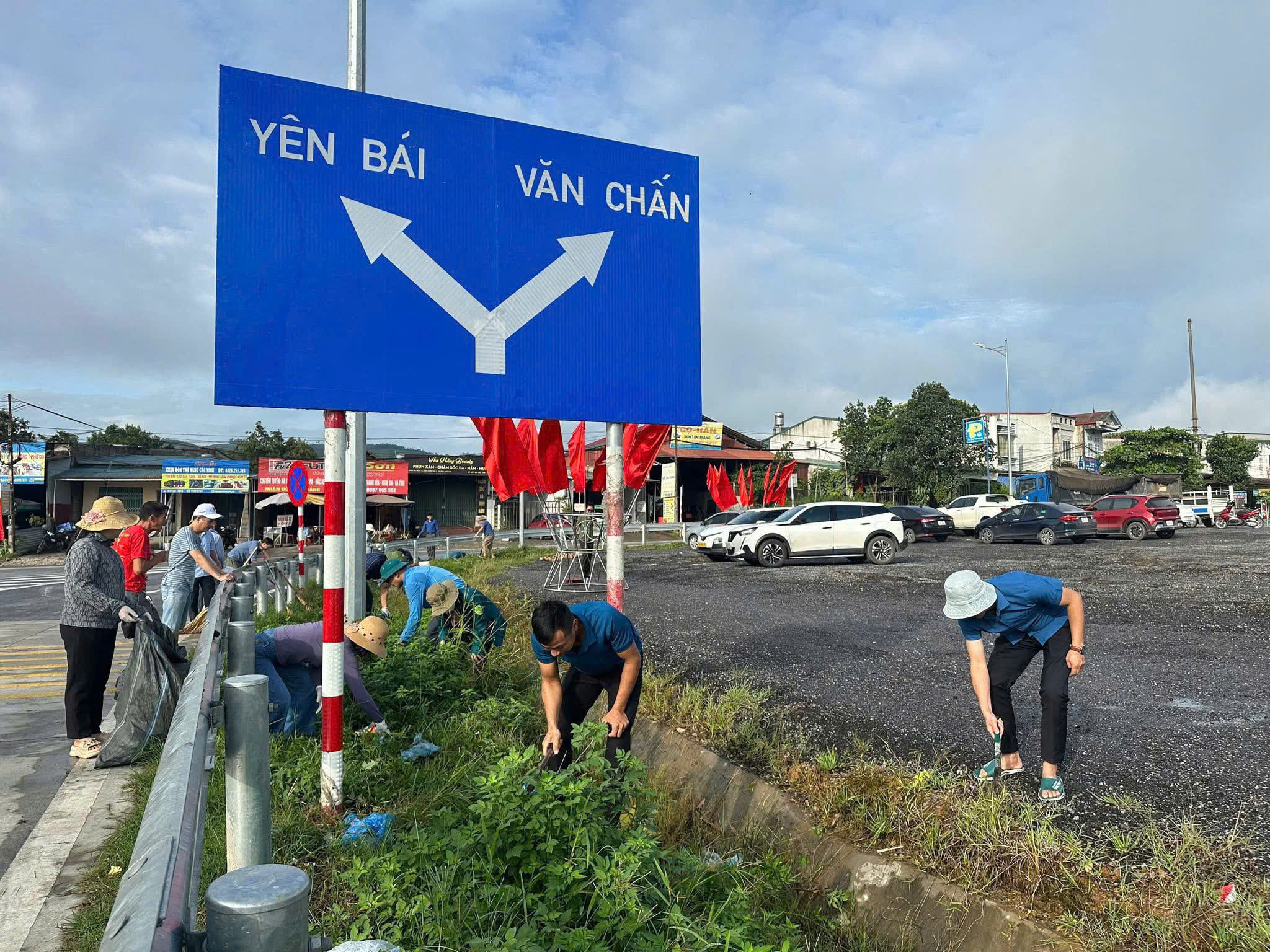 Phường Âu Lâu đồng lòng làm sạch đẹp đô thị, chào mừng Đại hội Đảng bộ tỉnh Lào Cai 1 z7056006416098 9526e8d3110ee674455146fe4d8358f5