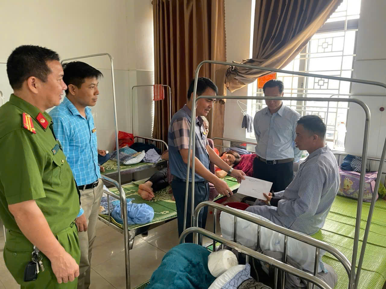 Xã Thượng Hà mưa to kèm theo gió lốc gây thiệt hại ước tổng giá trị thiệt hại trên 5,5 tỷ đồng 5 z7062639493494 cd018119005379396796b3308030c45e