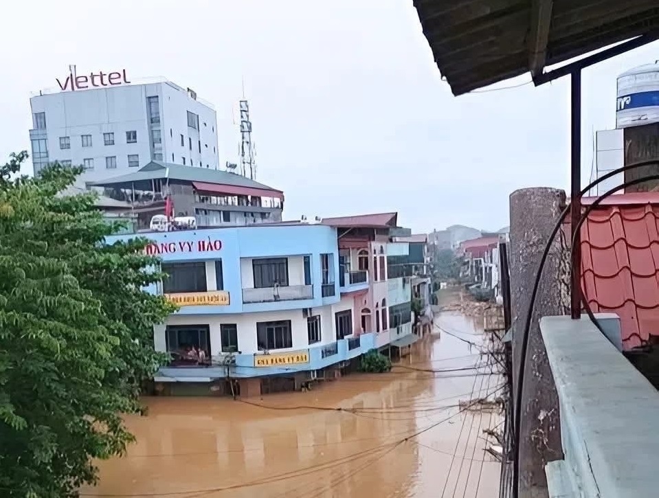 Nhiều khu vực bị ngập sâu trong nước. (Ảnh: Trọng Bảo)
