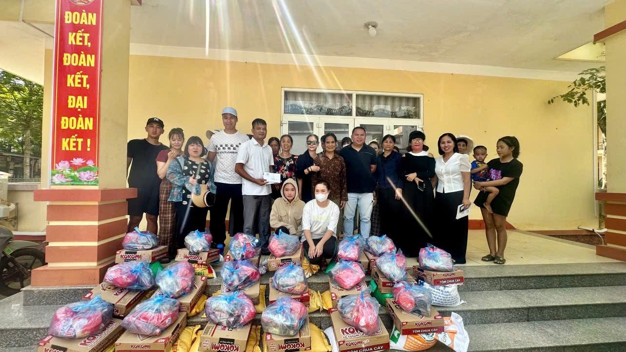 Lan tỏa tinh thần “lá lành đùm lá rách” đến vùng lũ Việt Hồng 3 15C88444 FC83 4A66 9BB1 416DF98FCE0C