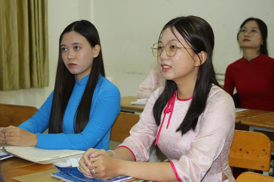 Các ứng viên dự thi kỳ tuyển viên chức ngành giáo dục TPHCM.