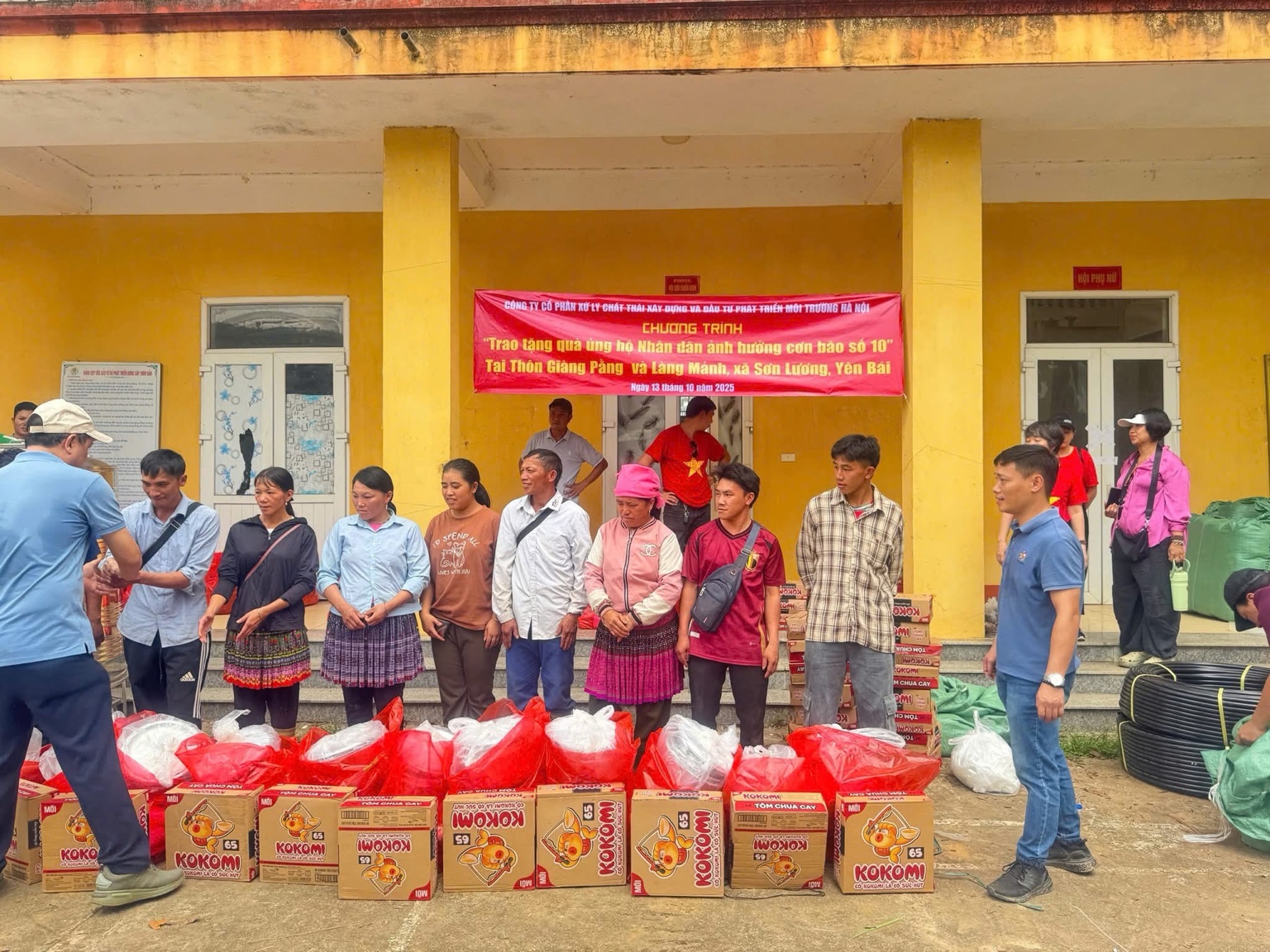 Nghĩa tình mùa bão: Doanh nghiệp Hà Nội trao gần 100 suất quà đến bà con Sơn Lương 2 30F7B402 3E96 4E58 95DC 0C5FD3171FAE