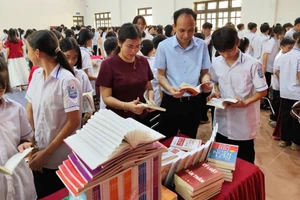 3488eb4203c6432b8f8c6286ebd208ce nhieu bo sach giao khoa 3.jpg