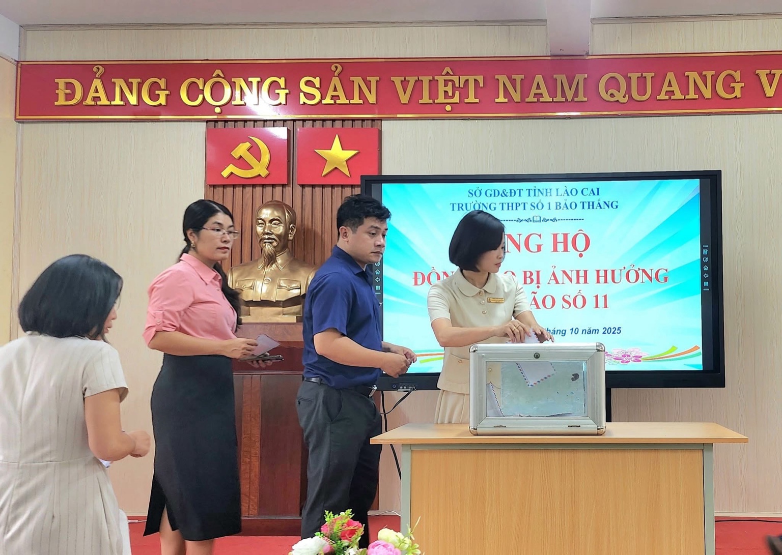 THPT số 1 Bảo Thắng quyên góp hơn 15 triệu đồng ủng hộ đồng bào vùng bão 2 3CB1B394 61C3 4C92 B8C3 FD3A11877014
