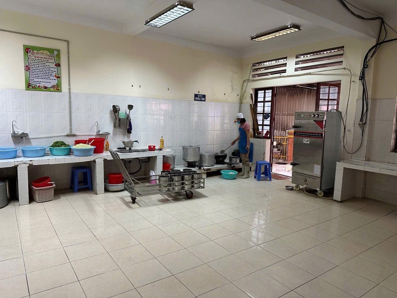 Văn Bàn: Kiểm tra đột xuất an toàn thực phẩm tại 4 trường học, quyết tâm bảo vệ sức khỏe học sinh 3 45F0782F 2EDE 4093 A345 668DFC3FC037