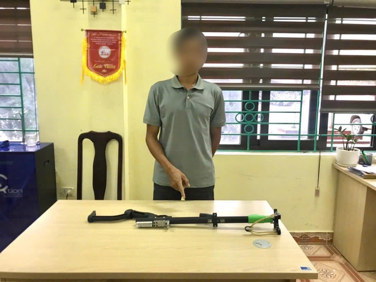 Văn Bàn: Xử lý đối tượng tàng trữ trái phép vũ khí, siết chặt an ninh trật tự cơ sở 1 4D9C3611 999F 40F3 9E37 5399A6E2CFD0