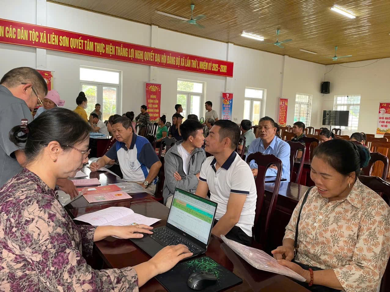 Liên Sơn quyết tâm hoàn thành Chiến dịch “90 ngày làm giàu, làm sạch cơ sở dữ liệu đất đai” 3 5182DC52 1092 457F 9EF0 17843692CBEE