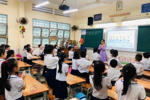 Cần bố trí nhân sự chuyên nghiệp tư vấn tâm lý học đường 1 545a272977ee4b899cab4e888c3848a6 chuyen minh tro thanh nguoi thay 40 1.jpg