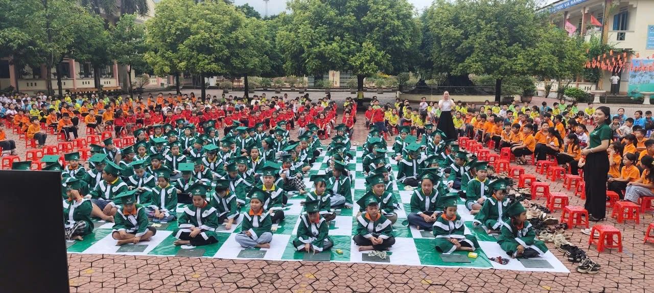 Học sinh Tiểu học Tằng Loỏng sôi nổi tranh tài “Đấu trường Tiếng Anh” 4 557443755 1159839612916629 3529249956638631834 n