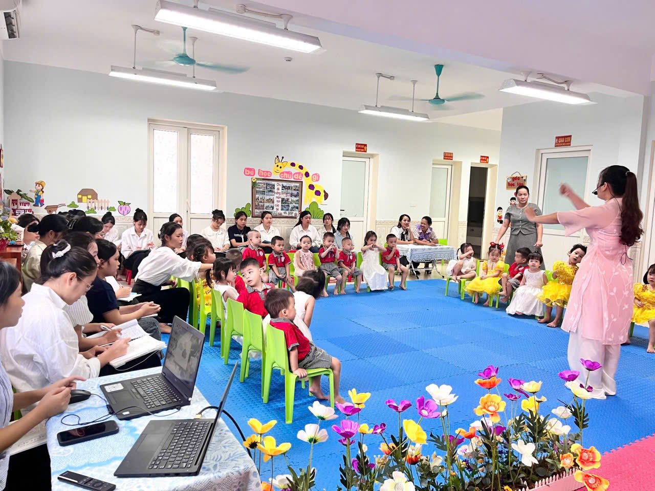 Lào Cai: Chú trọng công tác thực hành trong giáo dục 2 558947034 122139317168925719 1682286257776971977 n