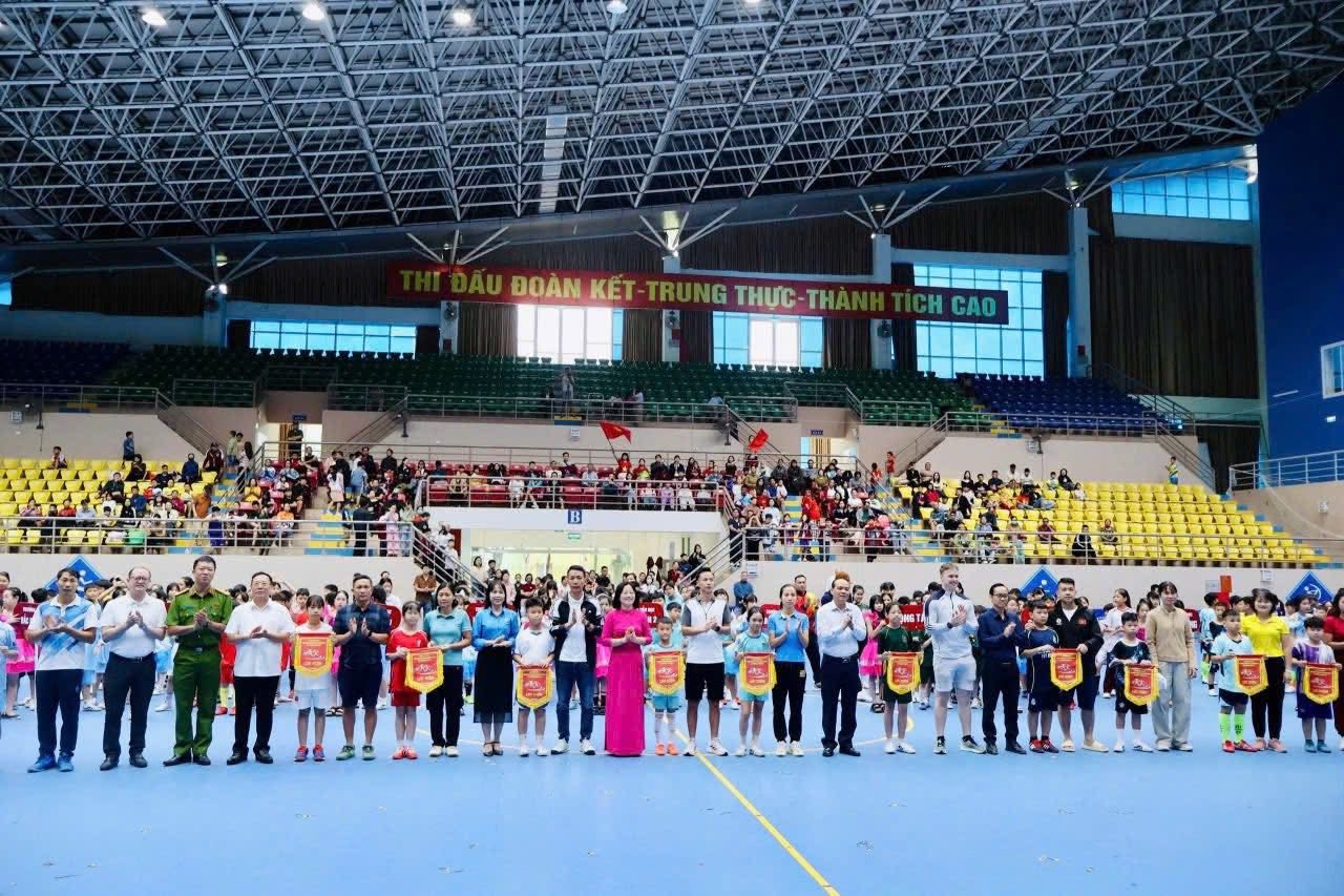 Sôi động khai mạc Giải Futsal “Tranh cúp Tiểu học Bắc Lệnh mở rộng” lần IV năm 2025 7 559555614 122139869000925719 8376329641358621126 n