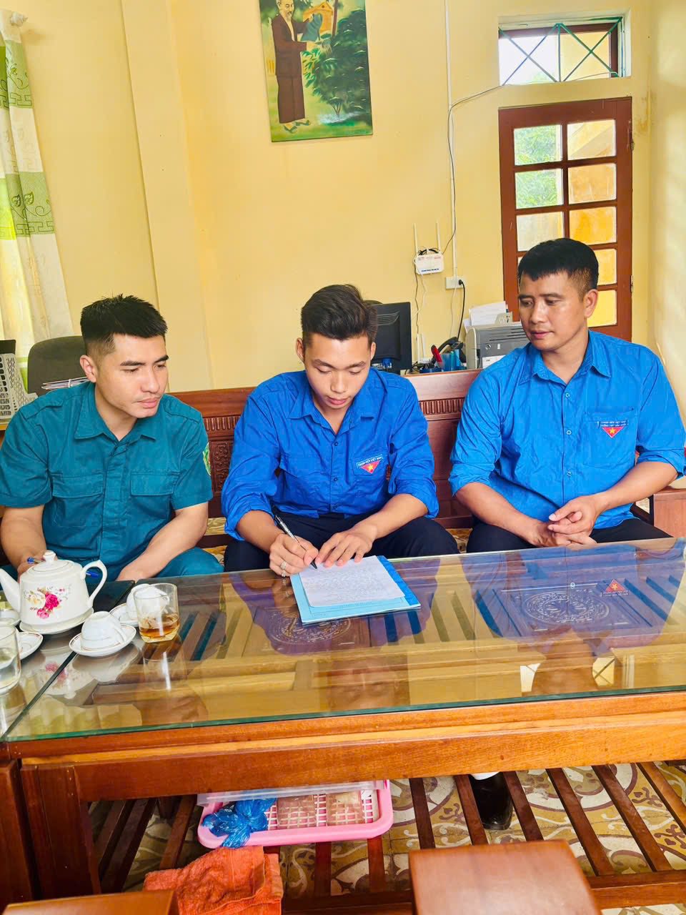 Công dân xã Chấn Thịnh viết tiếp “câu chuyện hòa bình” bằng lá đơn tình nguyện nhập ngũ 2 560053855 122136969566939830 3978532239098710775 n
