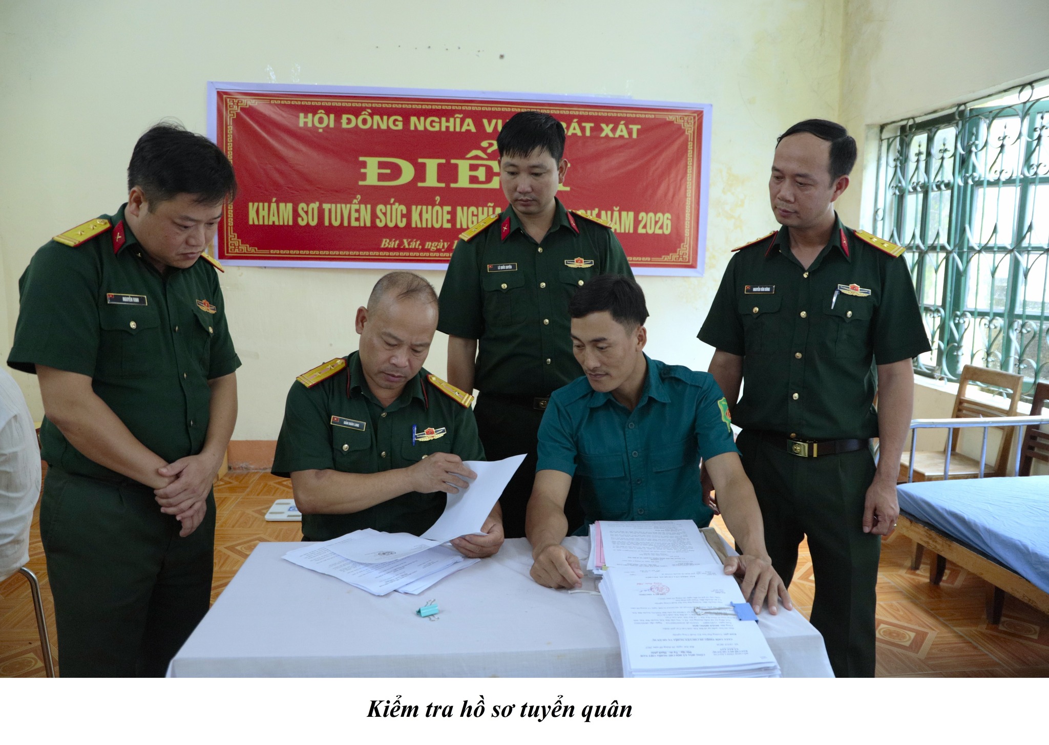 Bát Xát kiểm tra công tác khám sơ tuyển nghĩa vụ quân sự và Công an nhân dân năm 2026 3 560991369 742805498818260 5066238240969945289 n