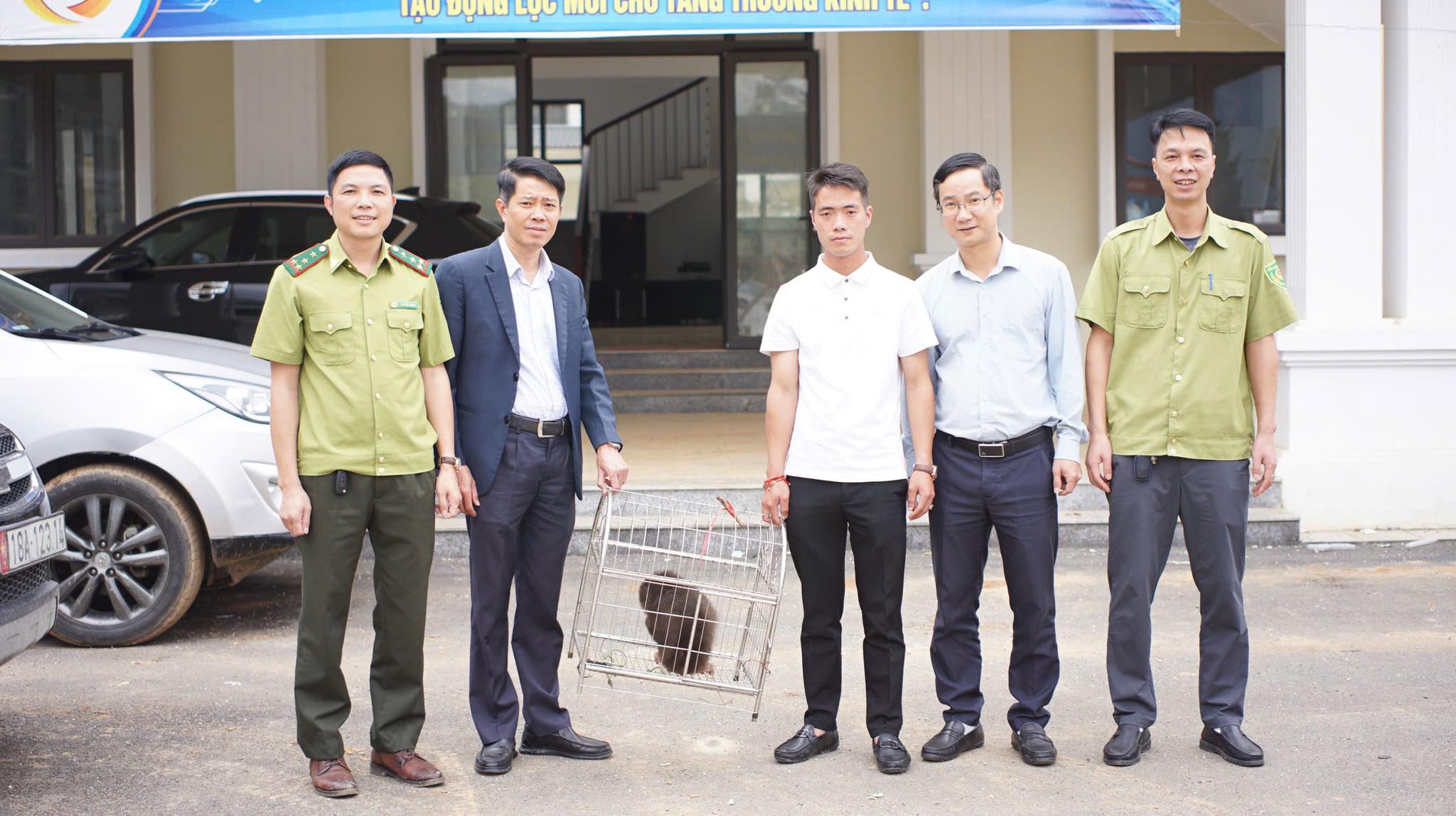 Lào Cai: Người dân xã Tản Van tự nguyện giao nộp khỉ quý hiếm, góp phần bảo tồn rừng Hoàng Liên 4 561091301 1346483654154363 4614191289723199361 n