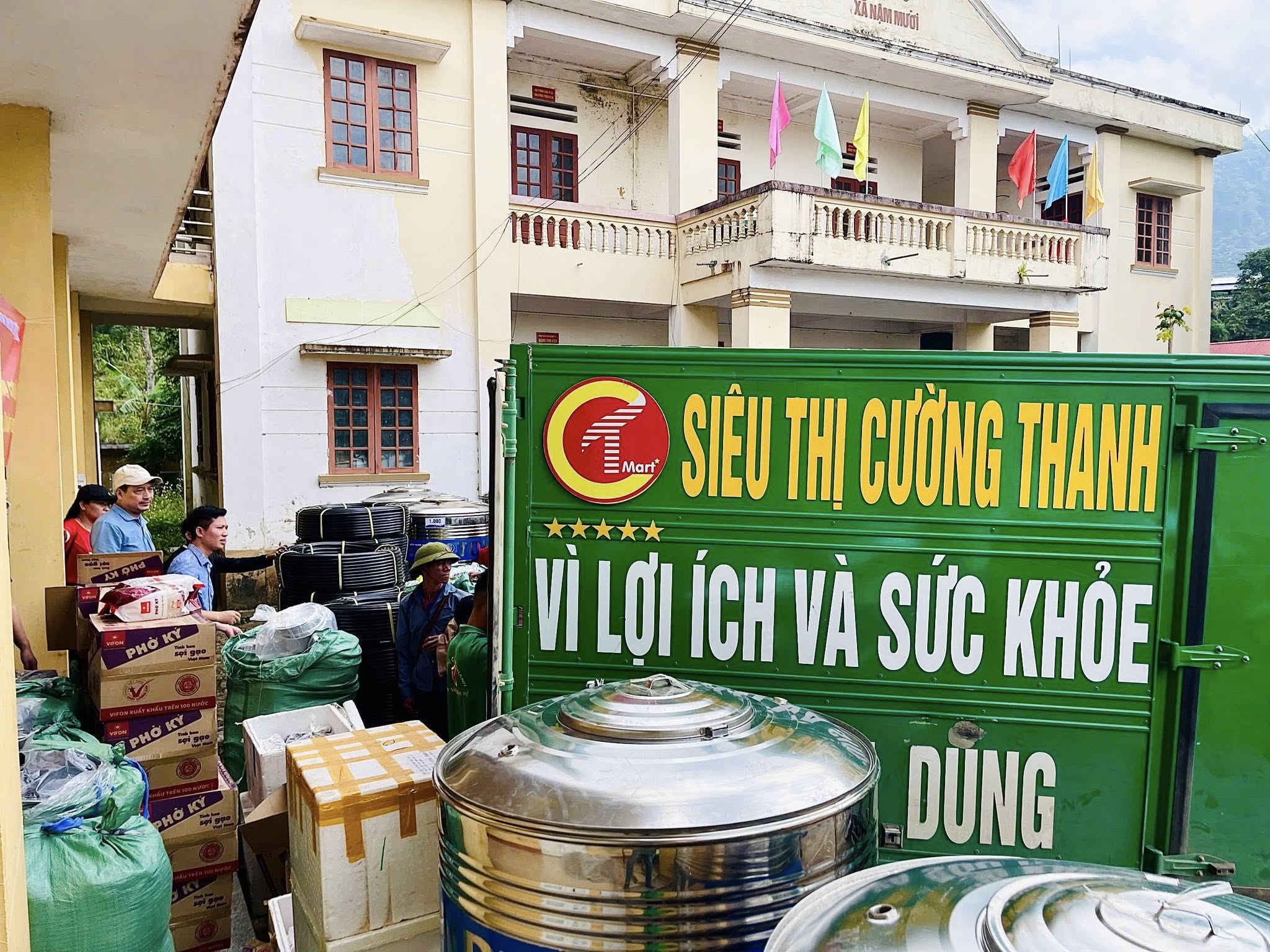 Siêu thị Cường Thanh đồng hành sẻ chia yêu thương cùng bà con vùng cao Sơn Lương 3 561381601 760288753706471 5664916934043849253 n 1