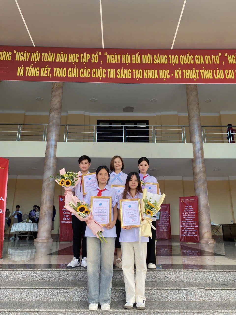 Học sinh Tiểu học số 2 Phố Lu tỏa sáng tại sân chơi sáng tạo thanh thiếu niên nhi đồng tỉnh Lào Cai 3 561857689 748485754917365 3357480003907327169 n