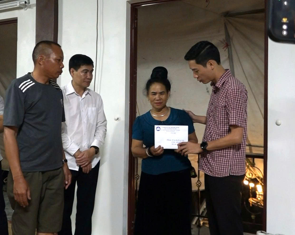 Ủy ban MTTQ Việt Nam tỉnh Lào Cai thăm hỏi, sẻ chia nỗi đau cùng gia đình nạn nhân tai nạn giao thông 2 561864968 759203840481629 6478566837017183781 n
