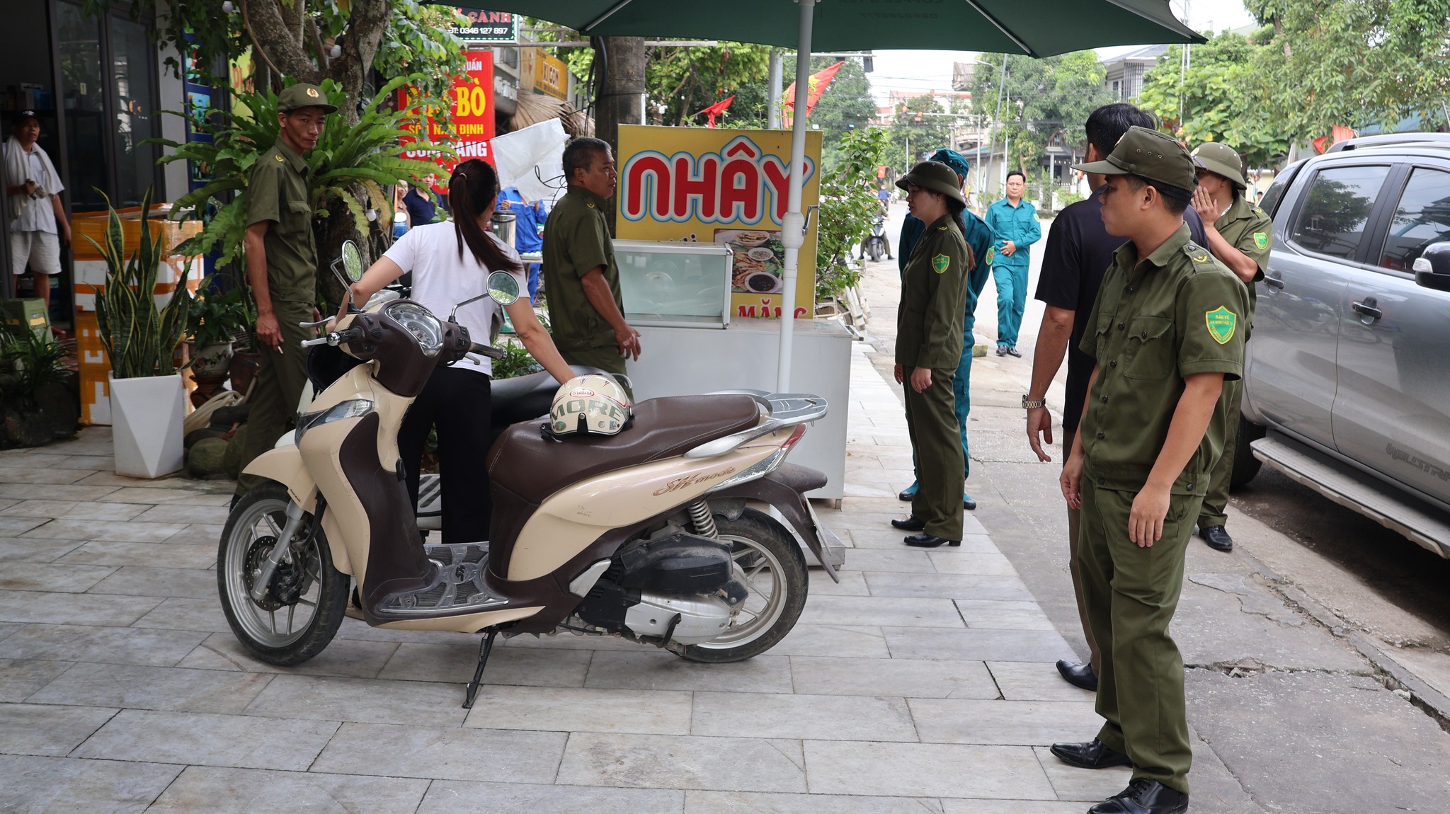 Lục Yên ra quân giải tỏa hành lang giao thông, xây dựng cảnh quan xanh – sạch – đẹp 6 561926996 122227775984299522 120749343495425559 n