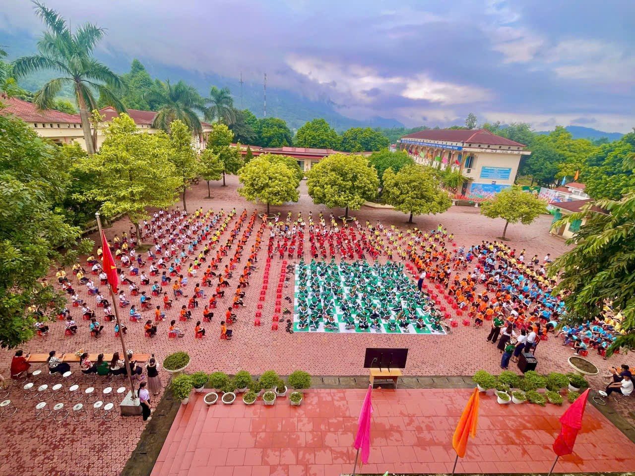 Học sinh Tiểu học Tằng Loỏng sôi nổi tranh tài “Đấu trường Tiếng Anh” 3 562445213 1159839886249935 4342263229400483294 n