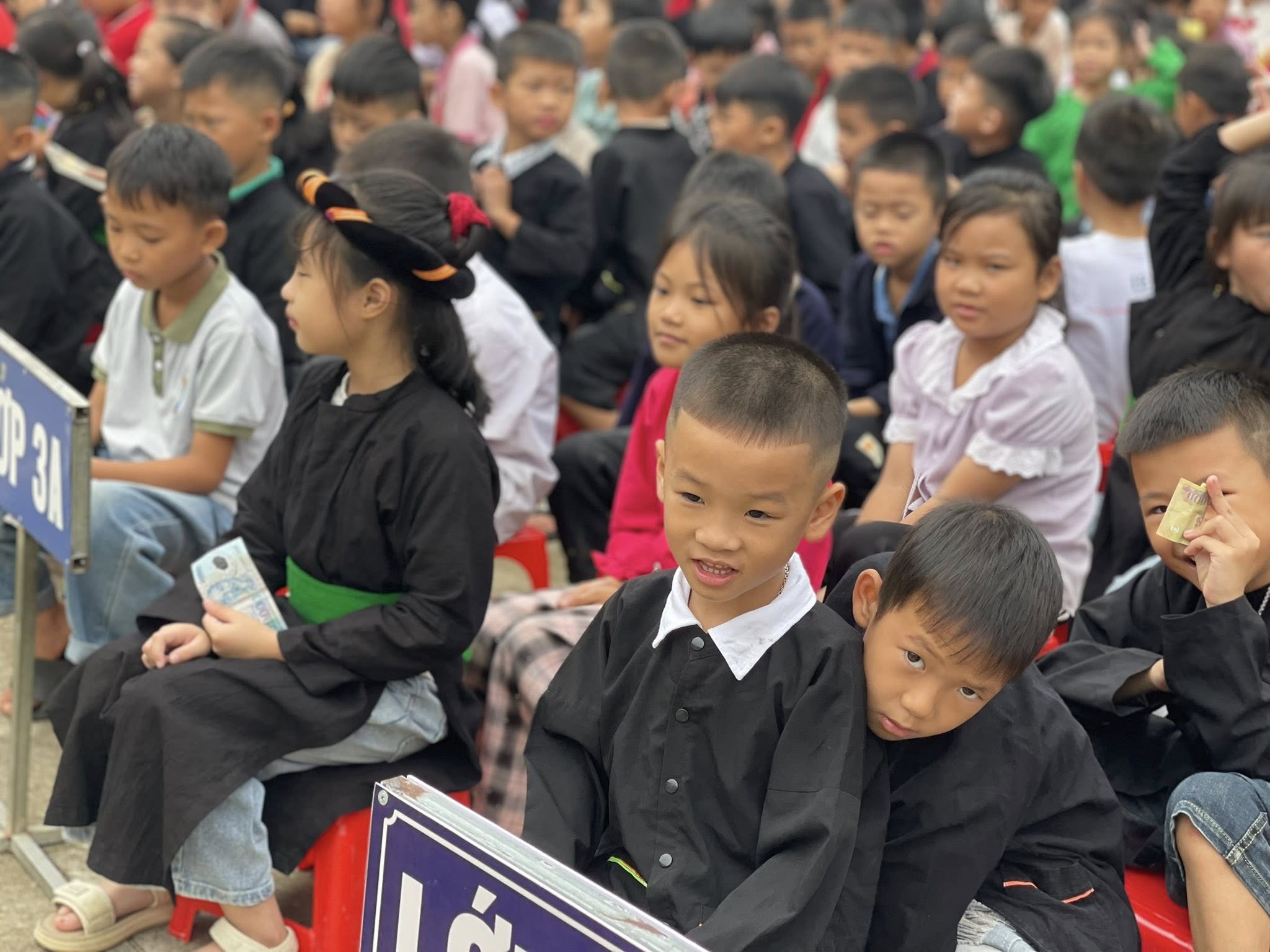 Tuyên truyền pháp luật, hành trang vững bước cho học sinh vùng cao 5 564246762 1127290929528104 2074159396392534910 n