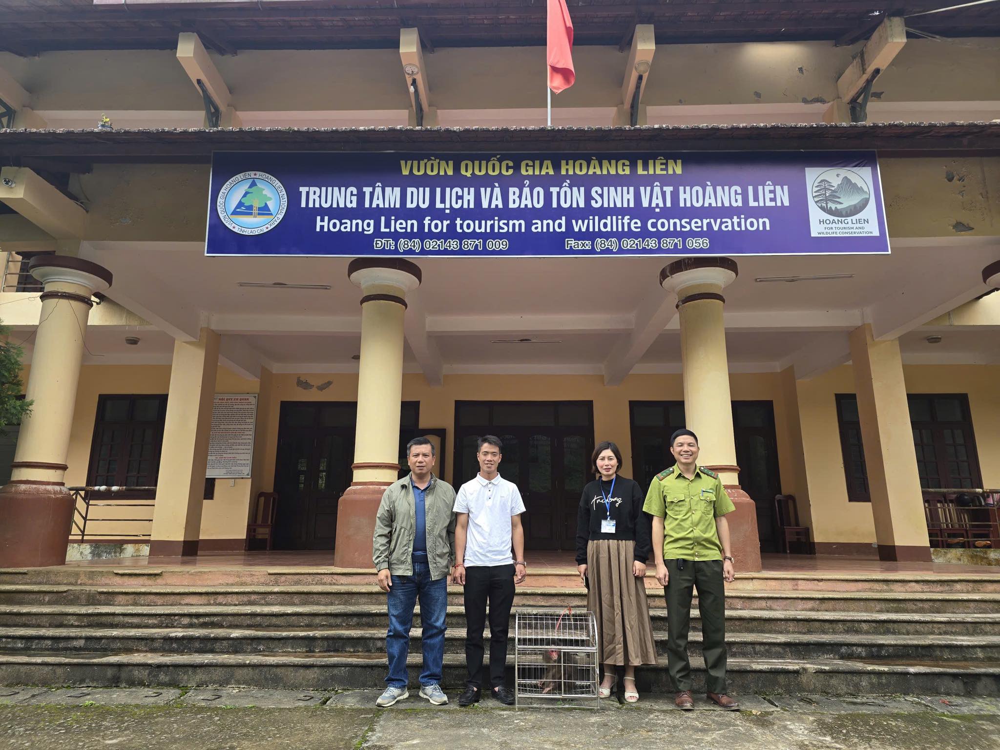 Lào Cai: Người dân xã Tản Van tự nguyện giao nộp khỉ quý hiếm, góp phần bảo tồn rừng Hoàng Liên 2 564592375 1346483720821023 1428645265719656712 n
