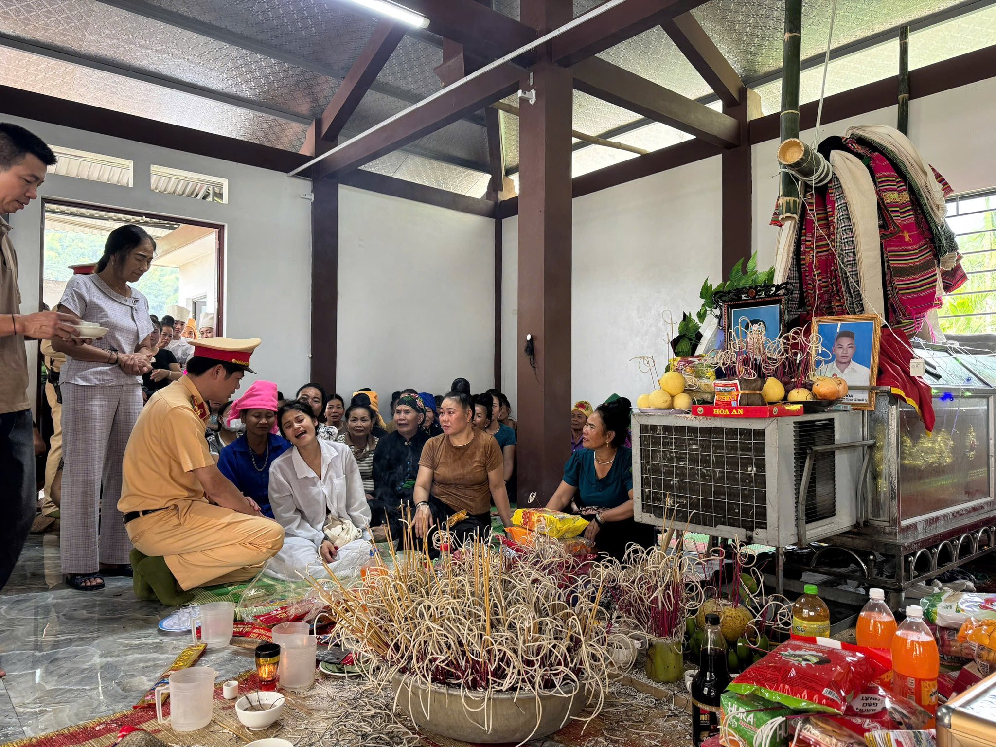 Lào Cai: Sẻ chia nỗi đau, lan tỏa tình người sau vụ tai nạn giao thông thương tâm 3 564771390 122130675446955851 5912769117888264863 n