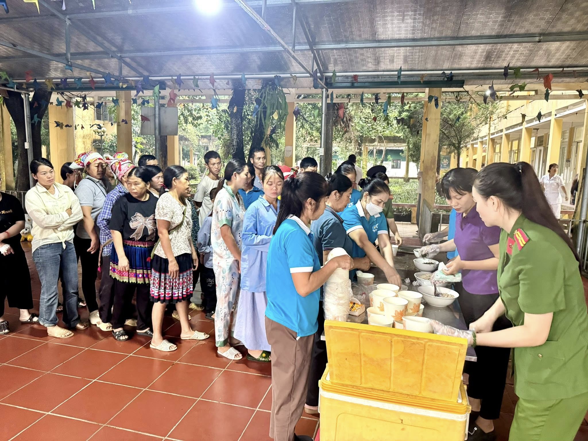 Nồi cháo yêu thương – Gửi ấm áp đến bệnh nhân nơi vùng cao 4 565137407 832646606080756 1678493294209681813 n