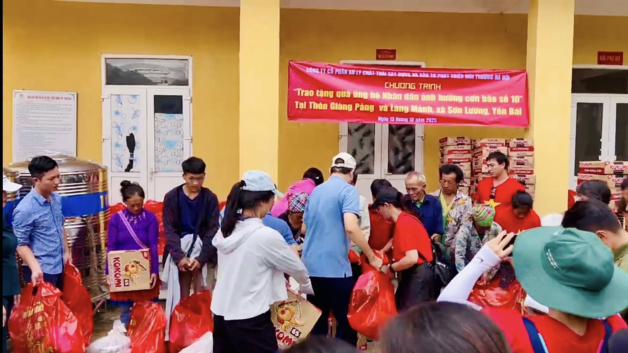 Siêu thị Cường Thanh đồng hành sẻ chia yêu thương cùng bà con vùng cao Sơn Lương 2 565151501 760288733706473 5502964963266915173 n 1