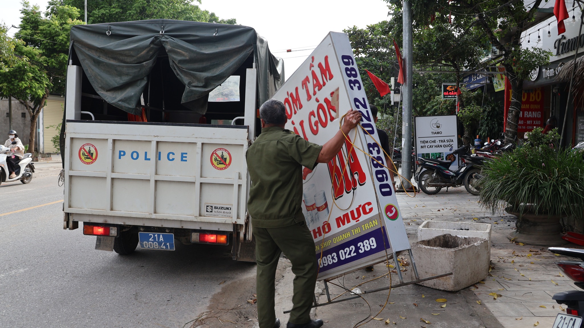 Lục Yên ra quân giải tỏa hành lang giao thông, xây dựng cảnh quan xanh – sạch – đẹp 7 566193974 122227776026299522 6625889652634734575 n