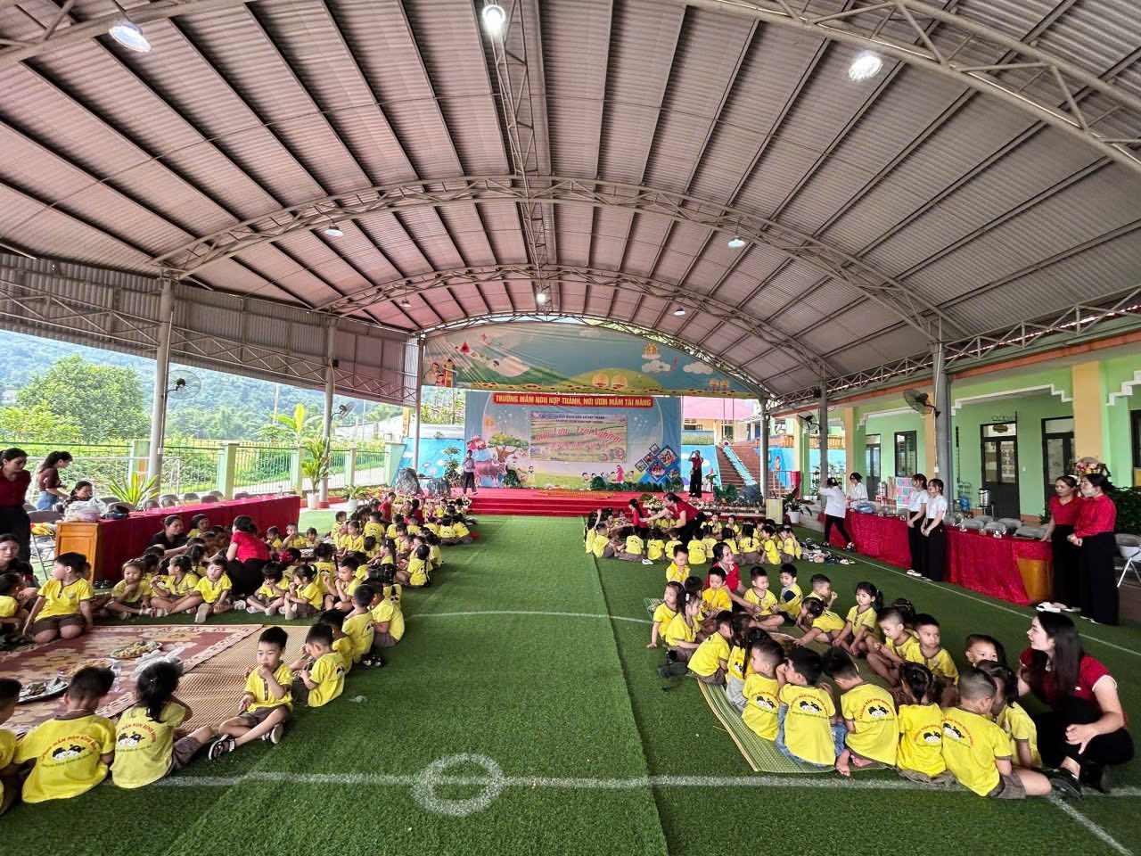Trường Mầm non Bình Minh cho trẻ trải nghiệm “Hương cốm Hợp Thành”: Học từ hạt ngọc mùa thu 3 567707100 122139327518925719 809494992847122960 n