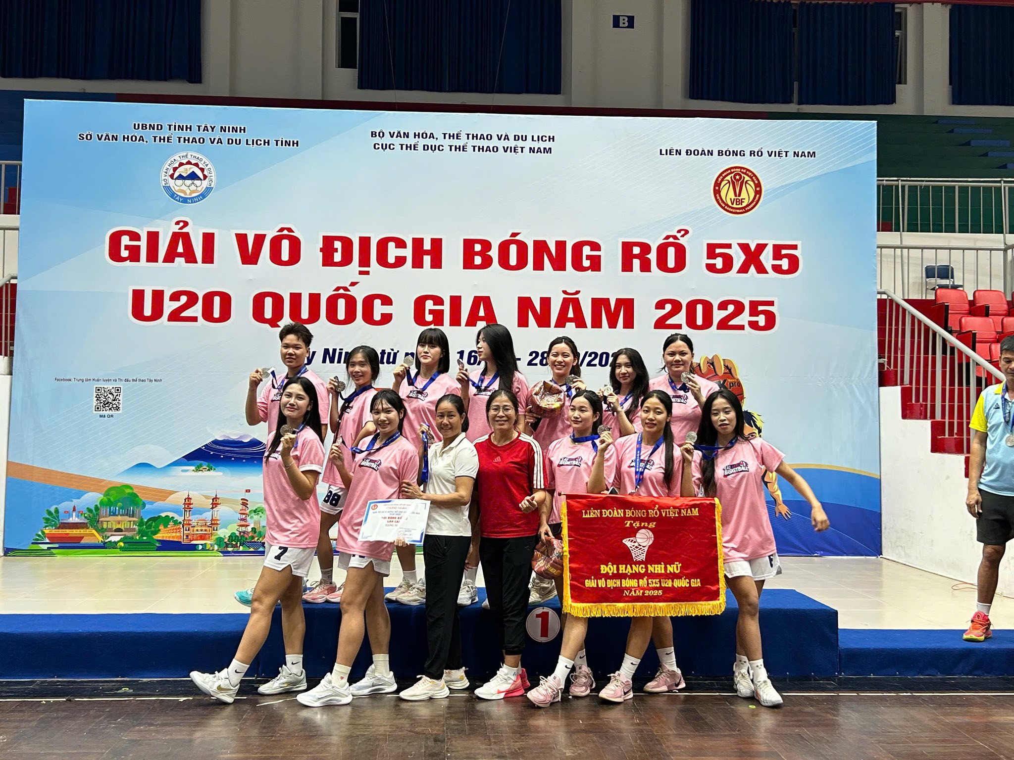 Tỏa sáng từ sân chơi quốc gia: Nữ sinh THPT Lý Thường Kiệt cùng đồng đội giành Á quân Giải bóng rổ U20 toàn quốc 1 569055813 1394971105963977 7675046027761309202 n 1