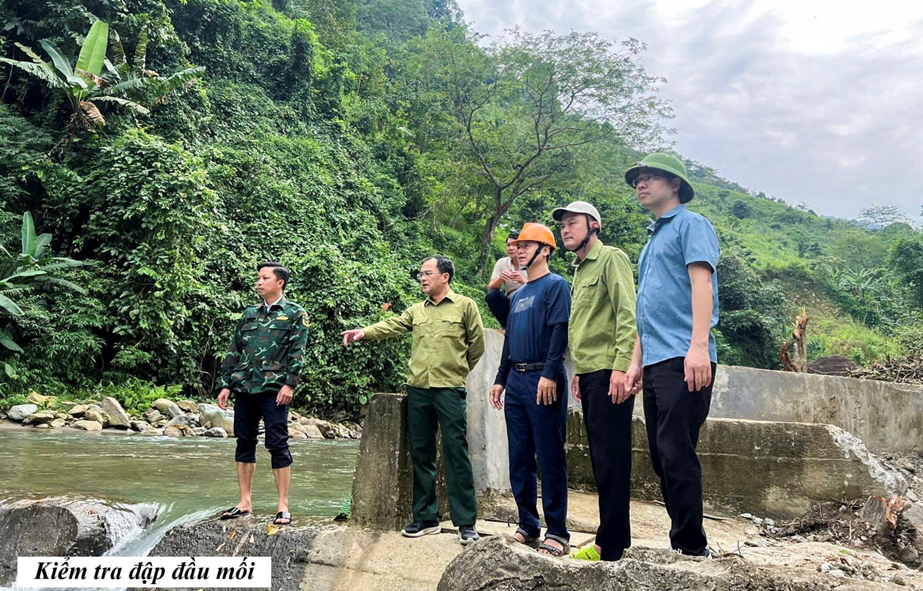 Đảng ủy xã Trịnh Tường tăng cường thăm cơ sở, lắng nghe dân, xây dựng niềm tin từ những điều gần gũi 6 570113010 752796161152527 1066962347706417213 n