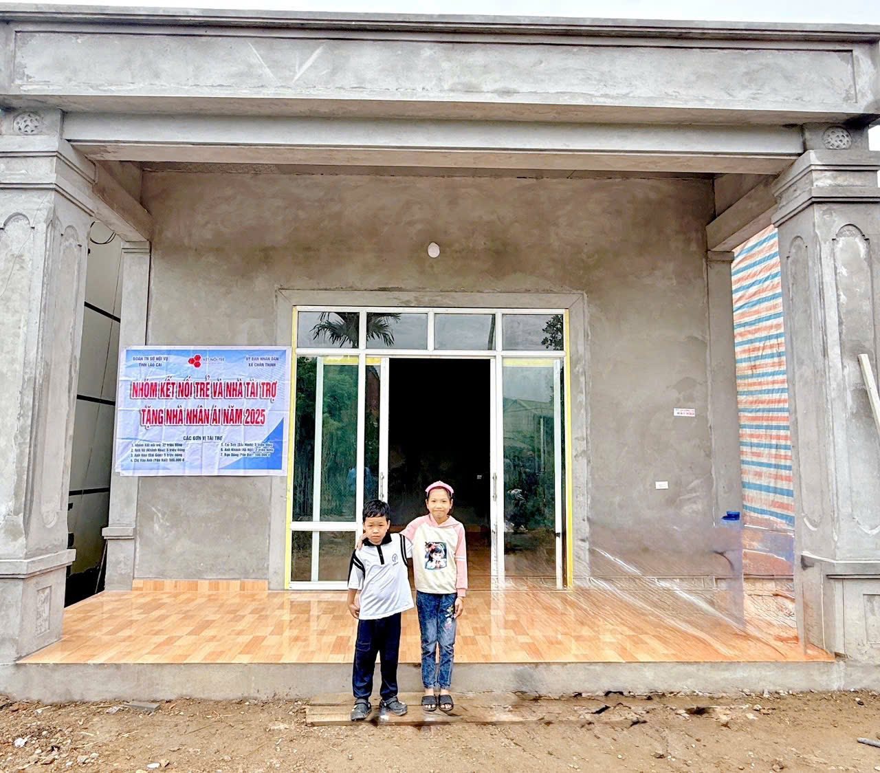 Kết nối yêu thương: Nhóm Kết nối trẻ và nhà tài trợ trao 50 triệu đồng giúp gia đình khó khăn xây dựng mái ấm 5 570166661 122139726380939830 3166197524557563834 n